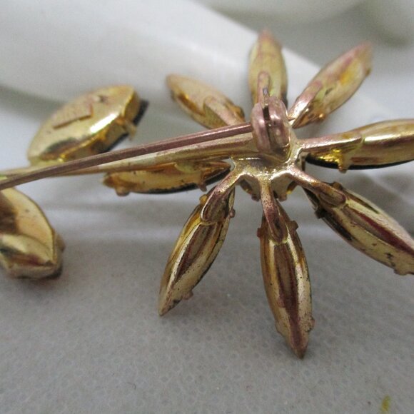 VTG Austrian Crystal Rhinestone Flower Brooch Gold Colored Crystal Rhinstones - Picture 7 of 9